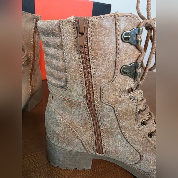 Guess GG Meara Lace-Up Distressed Combat Boots 10M Dark Natural LL - Picture 5 of 12